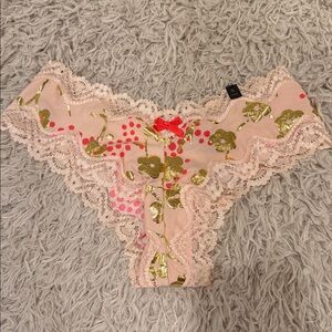 NWT VTG Victoria’s Secret Cheeky Lace Floral Gold Small
